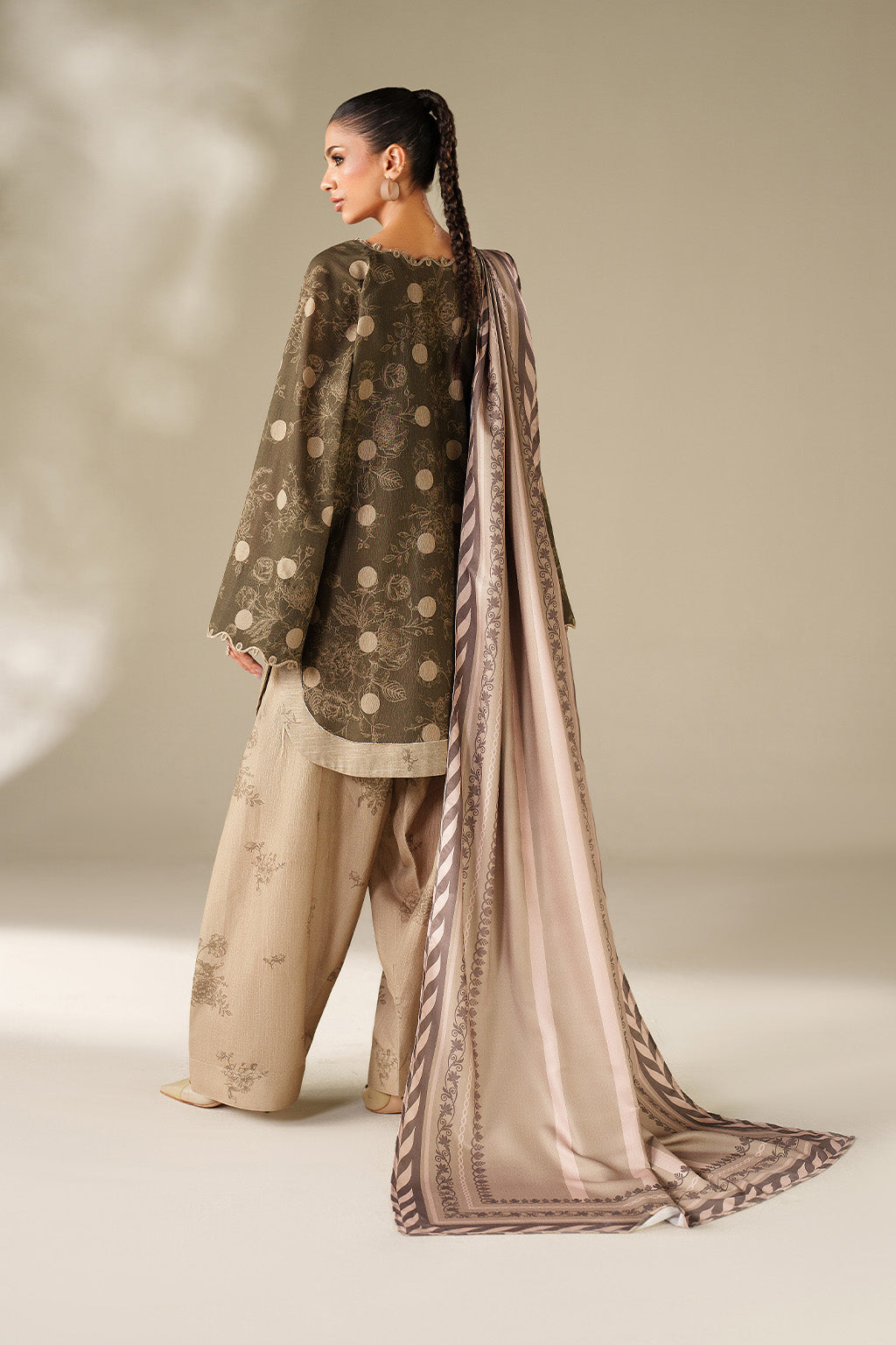Iznik | Winter Chapter 25 | UE-565 Printed Khaddar, image 2