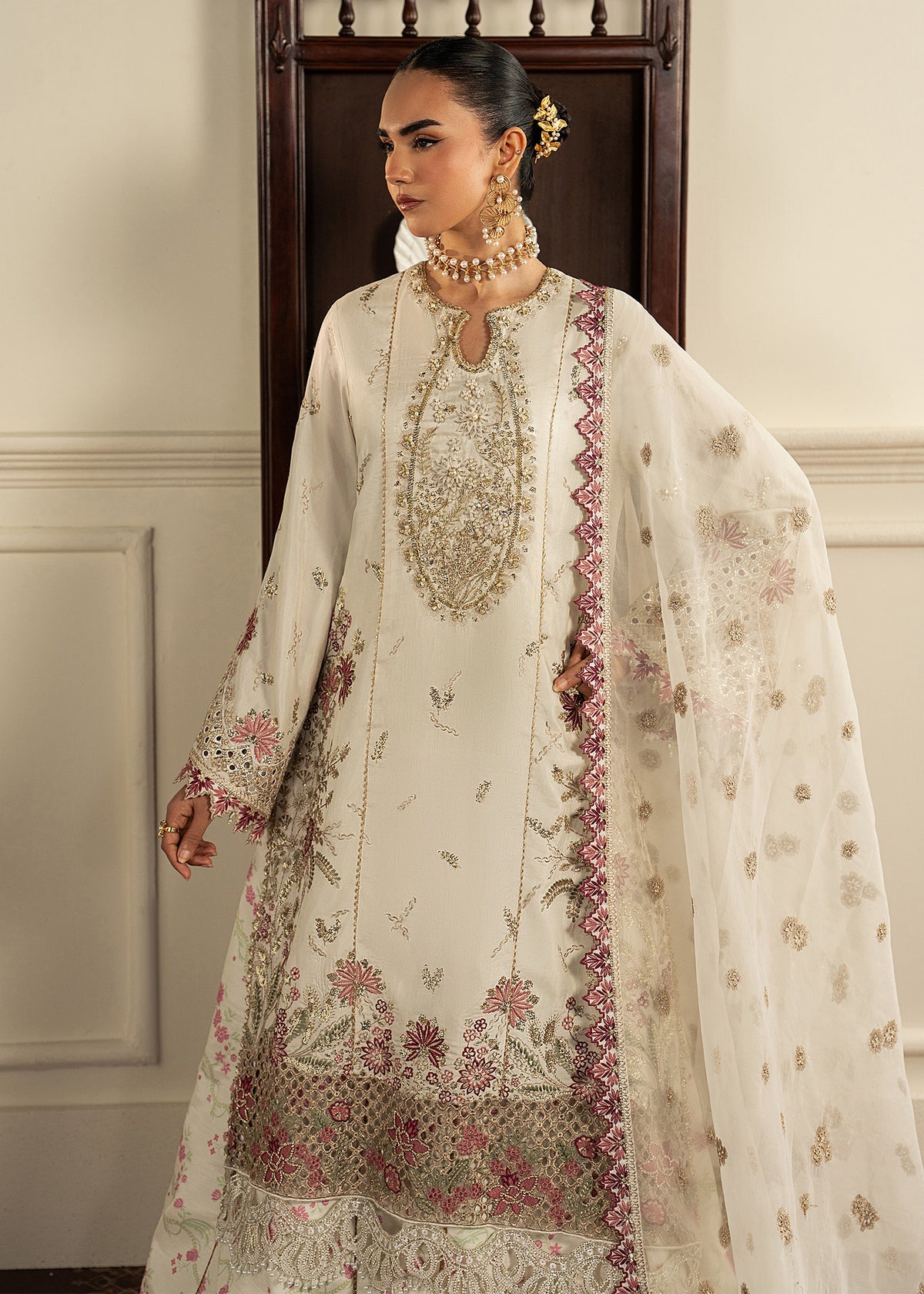 Sadaf Fawad Khan | Roya Lumiere | Nohor, image 3
