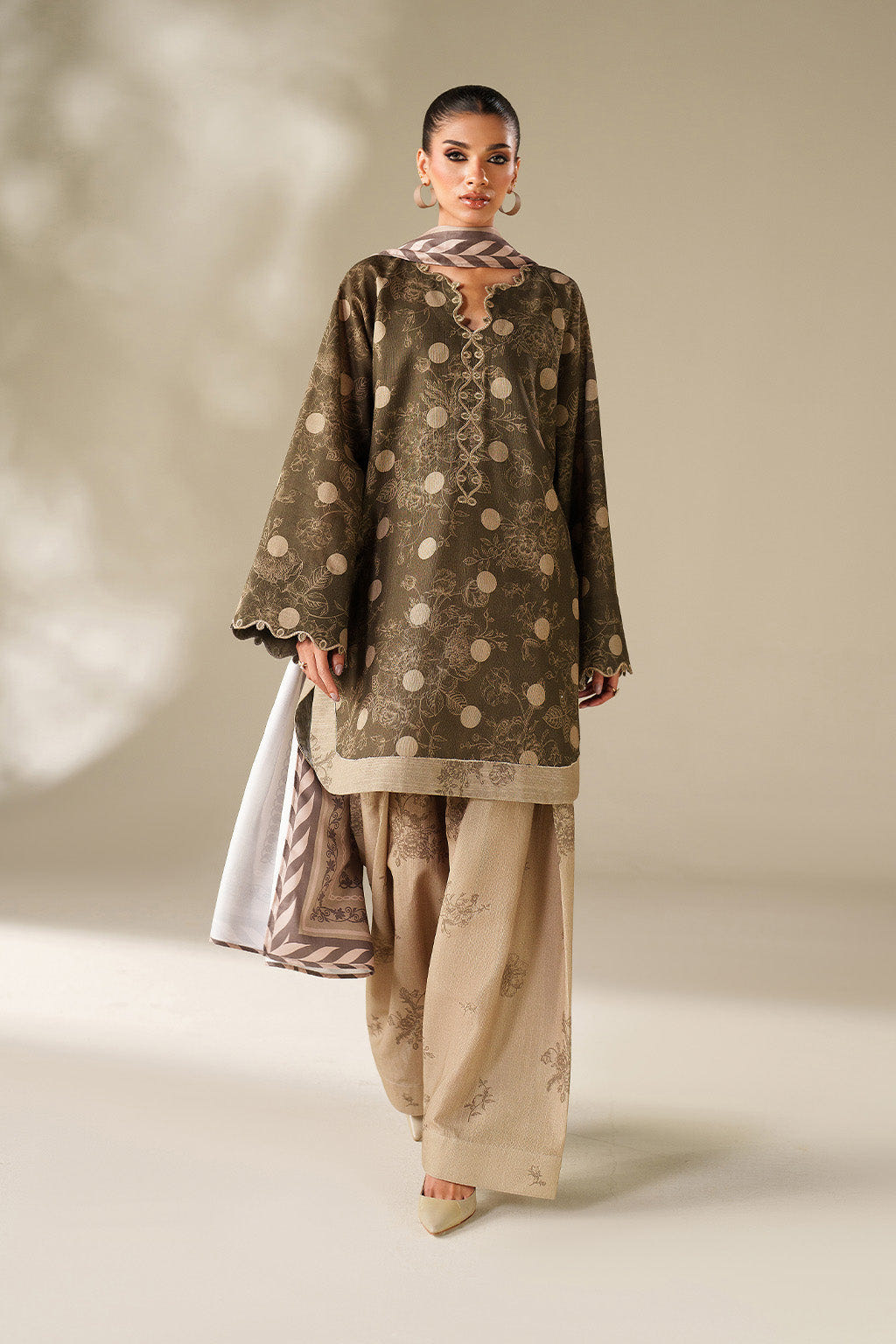 Iznik | Winter Chapter 25 | UE-565 Printed Khaddar