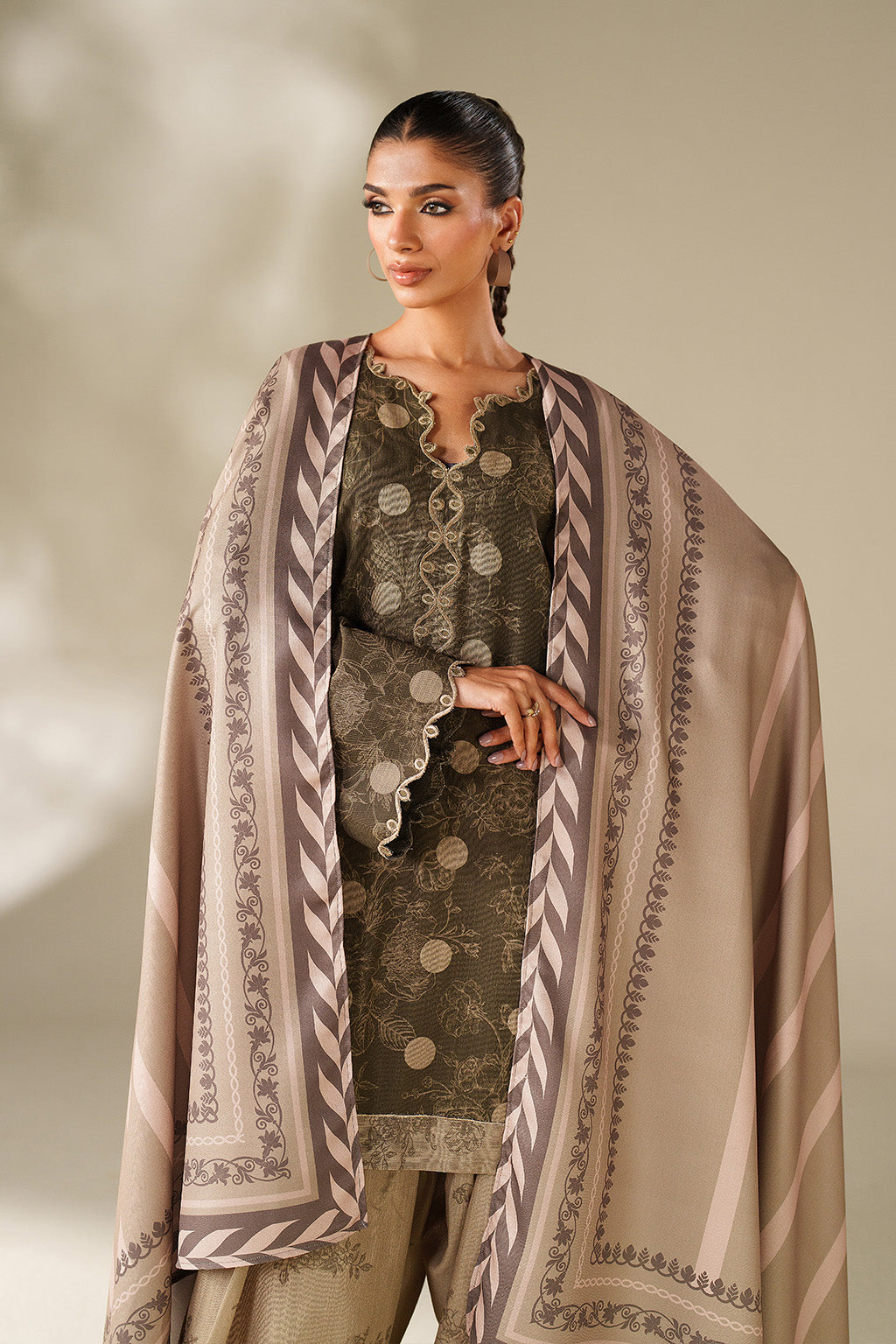 Iznik | Winter Chapter 25 | UE-565 Printed Khaddar-5