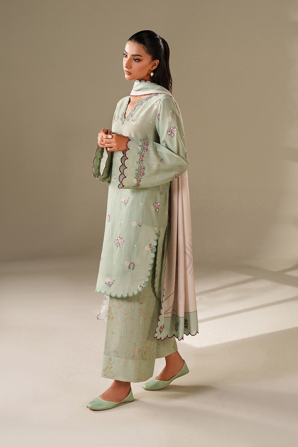 Iznik | Winter Chapter 25 | UE-563 Printed Khaddar, image 3