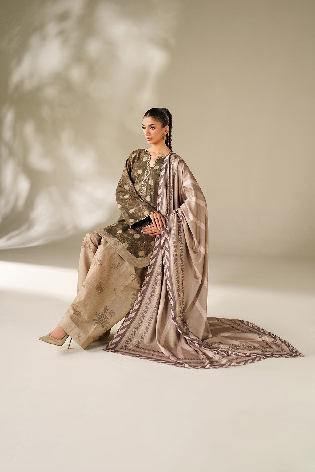 Iznik | Winter Chapter 25 | UE-565 Printed Khaddar-7