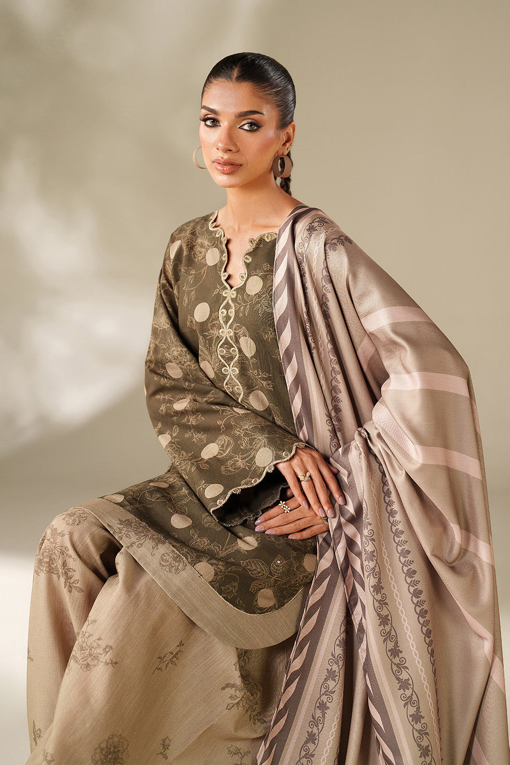 Iznik | Winter Chapter 25 | UE-565 Printed Khaddar-8