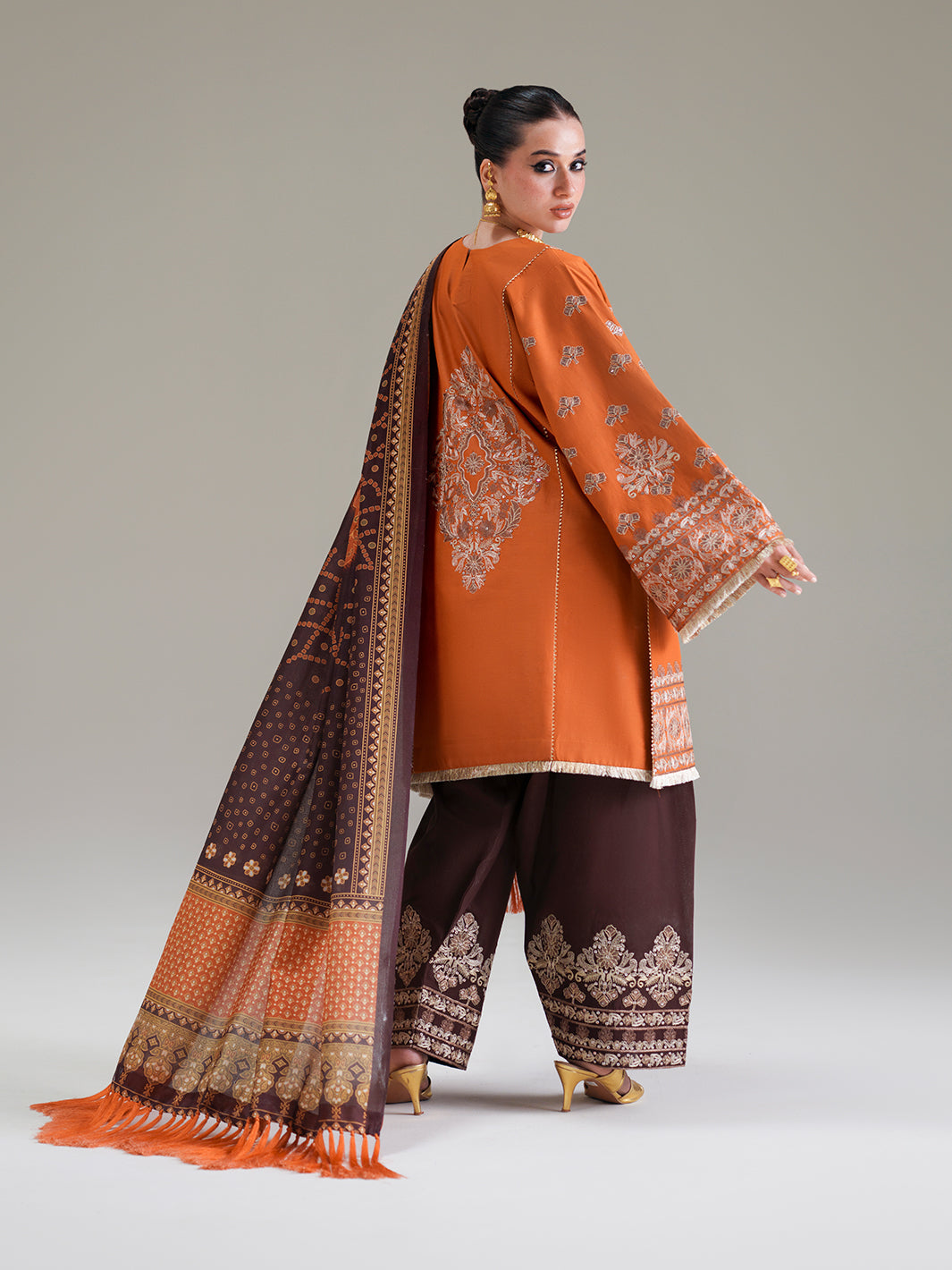 Bin Ilyas | Amour Luxury Lawn 26 | 183-A, image 2