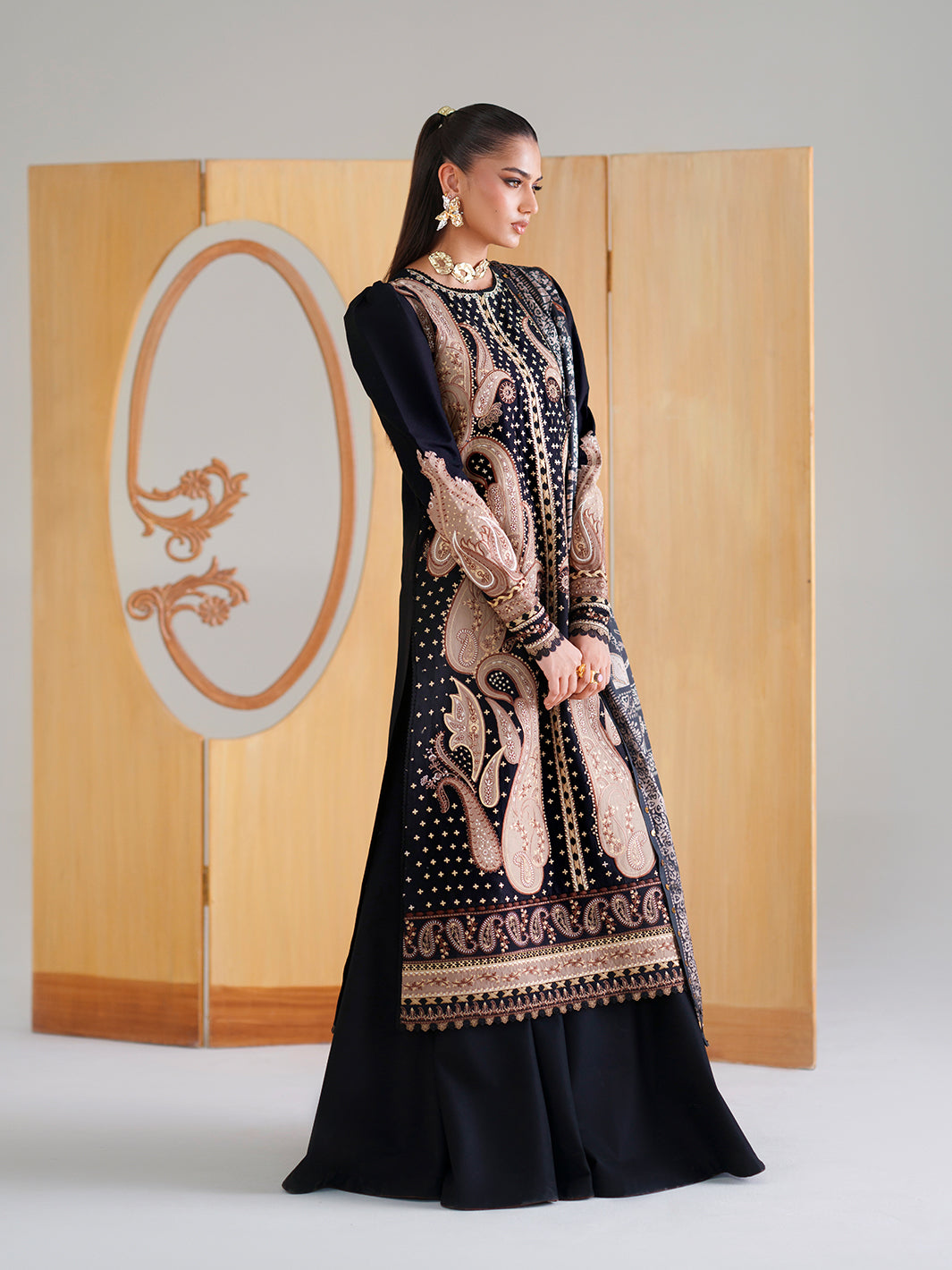 Bin Ilyas | Amour Luxury Lawn 26 | 185-B, image 2