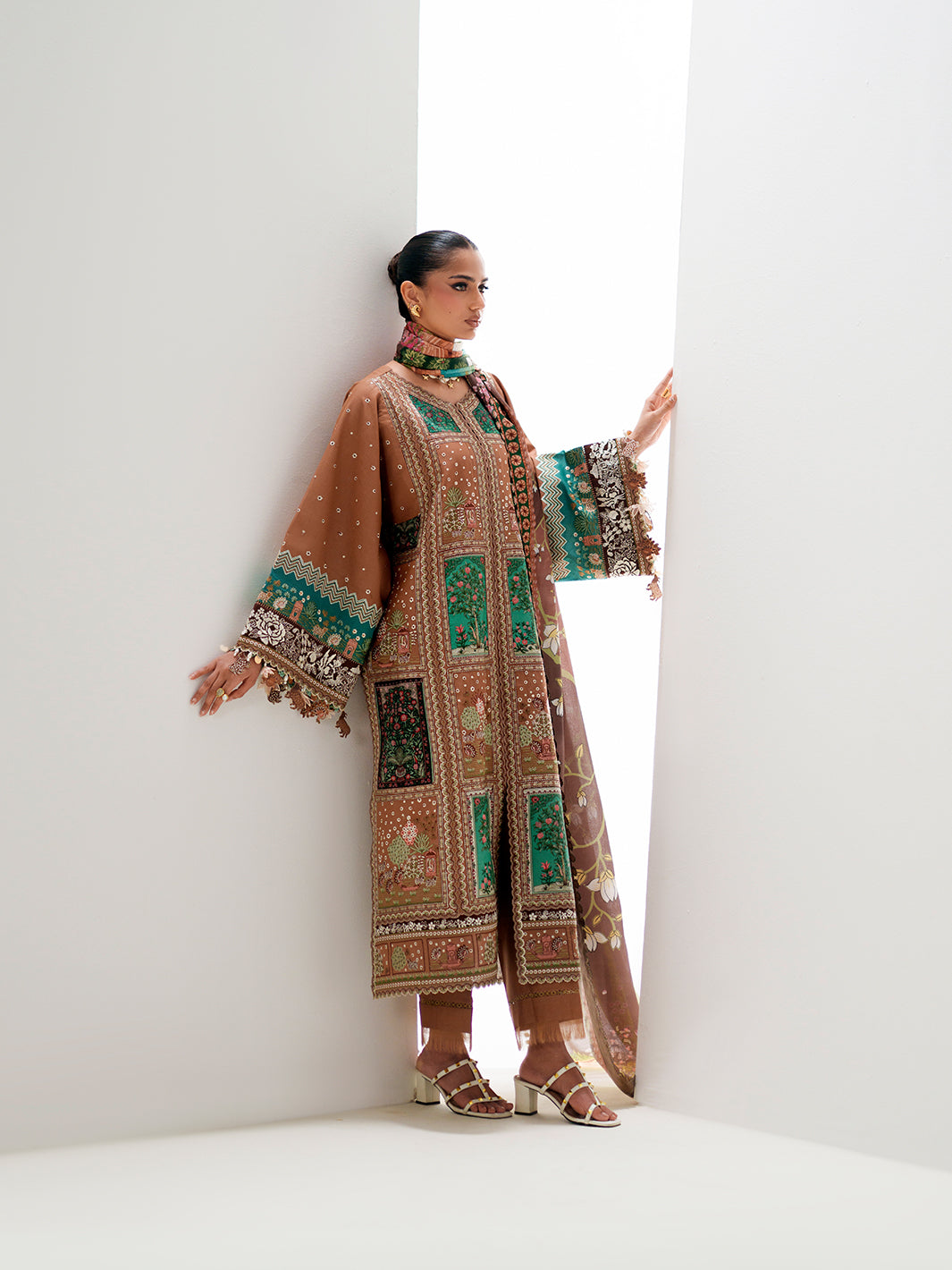 Bin Ilyas | Amour Luxury Lawn 26 | 186-B, image 4