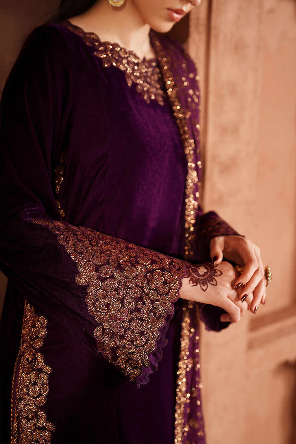 Iznik | Velvet 25 | IV-57 Embroidered Velvet, image 7