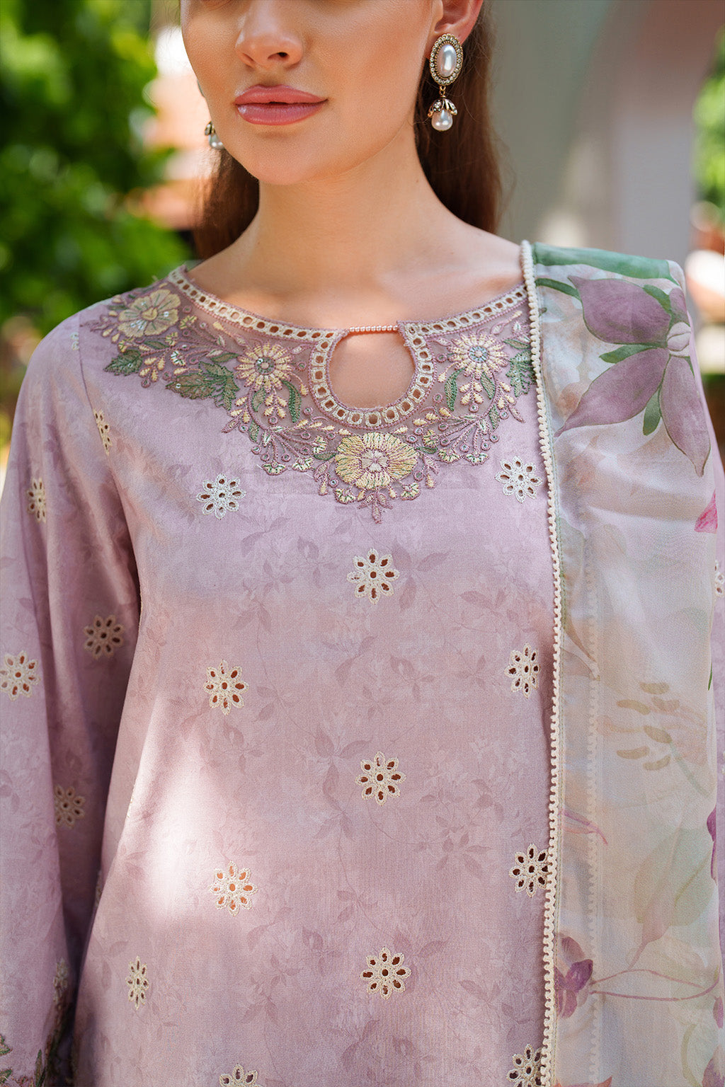 Iznik | lawn 26 | UE-278, image 4