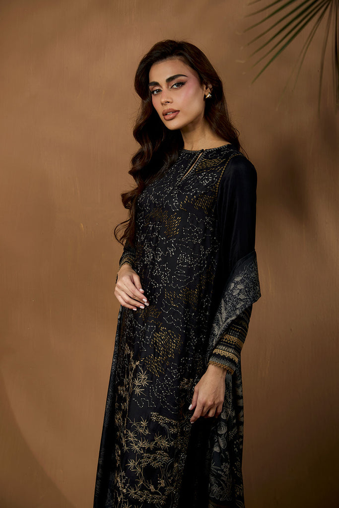 Sobia Nazir | Winter Shawl 25 | Design 1A, image 4