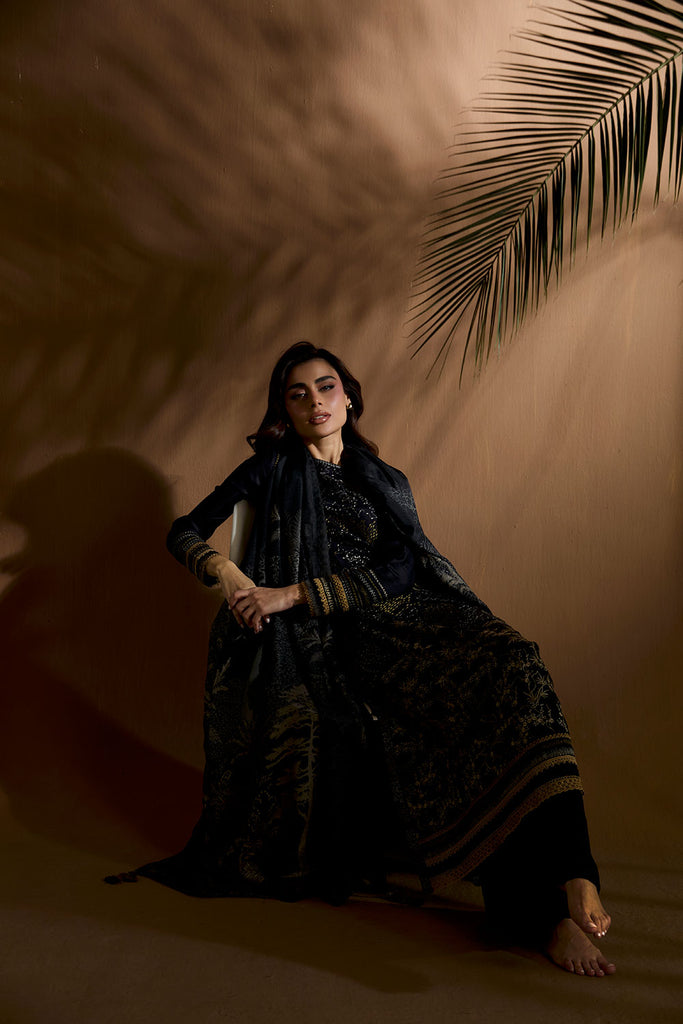Sobia Nazir | Winter Shawl 25 | Design 1A, image 5