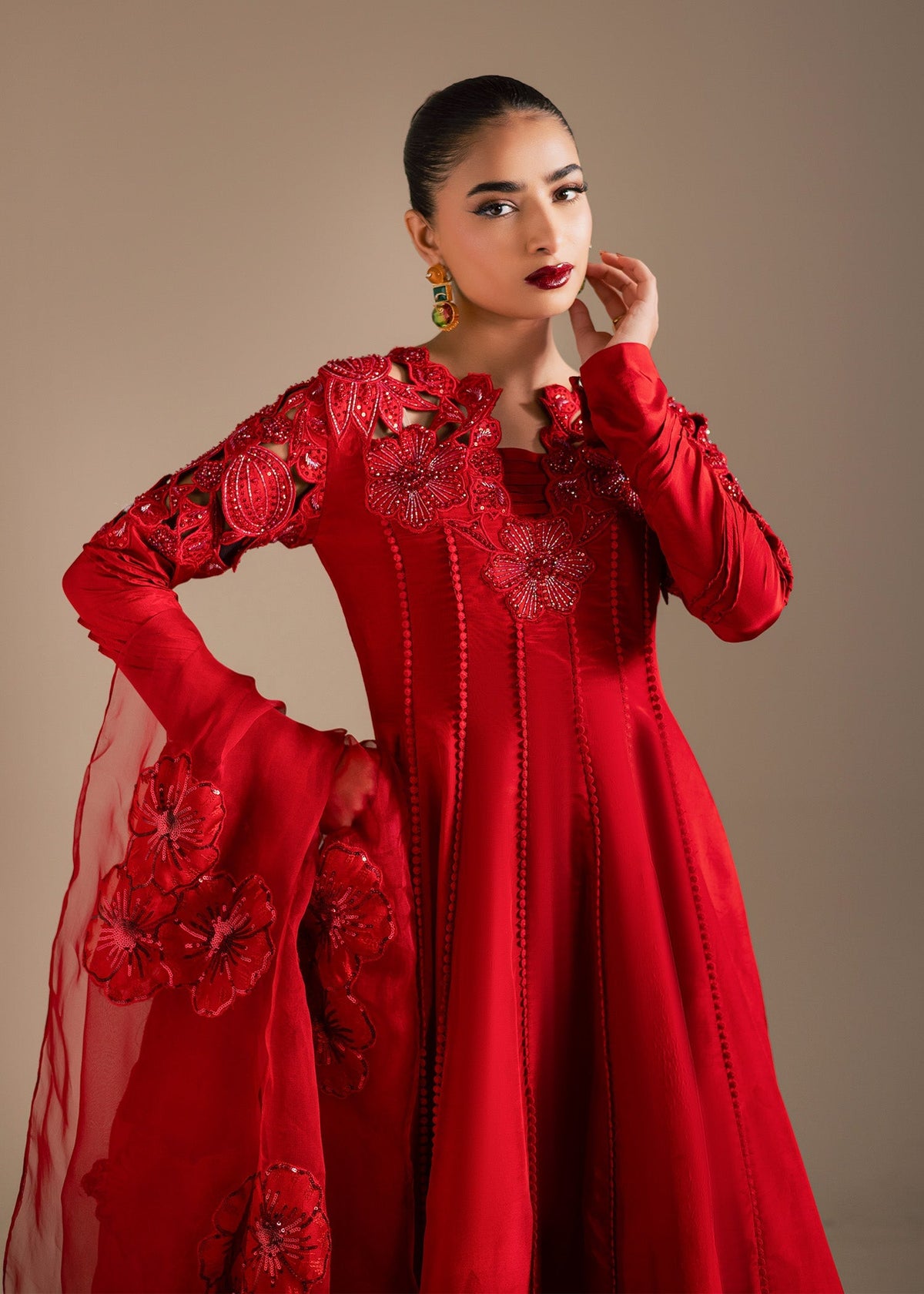 Maria Osama Khan | Noir Bliss Luxury Formals | Scarlet Mirage, image 4