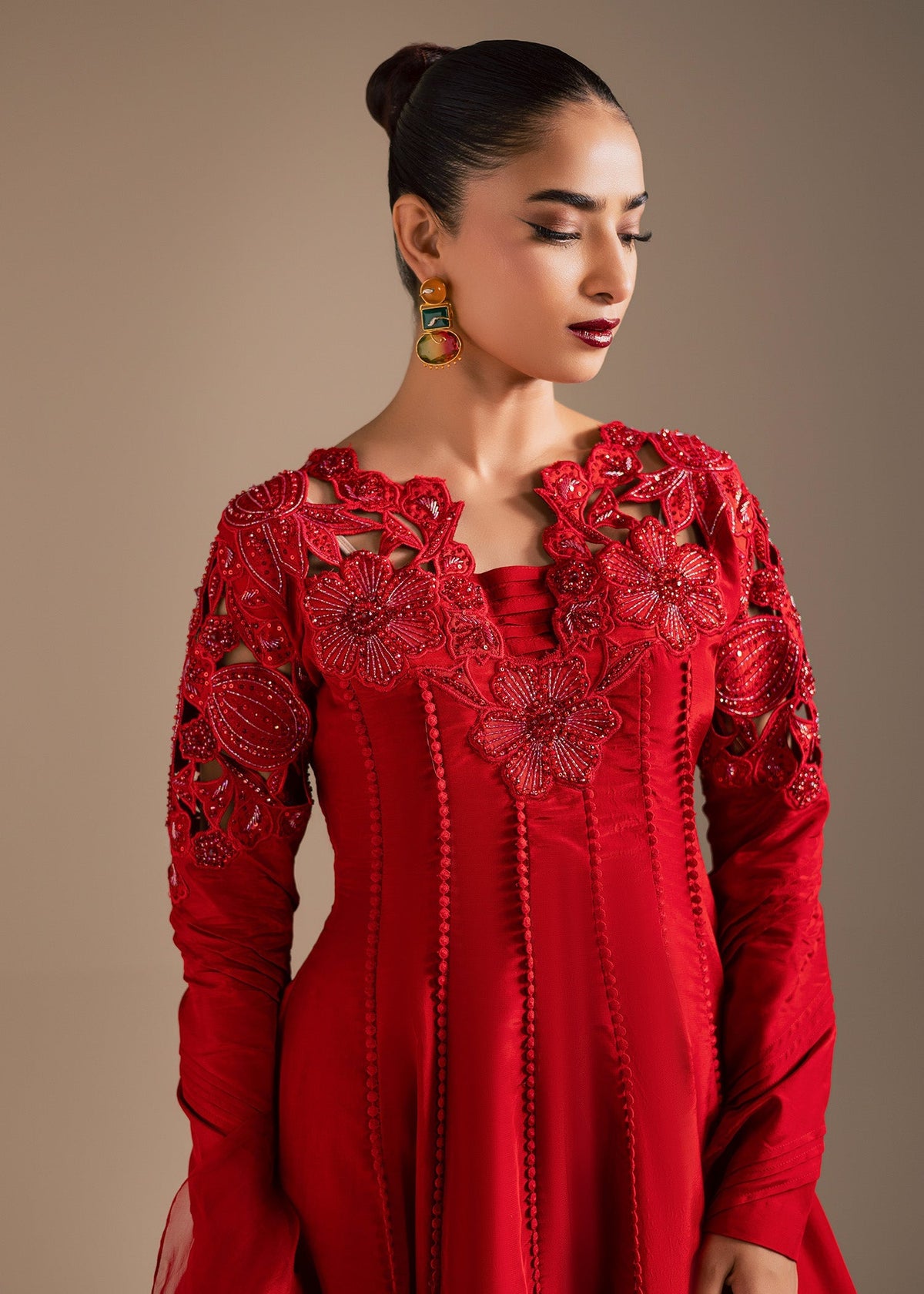 Maria Osama Khan | Noir Bliss Luxury Formals | Scarlet Mirage, image 3