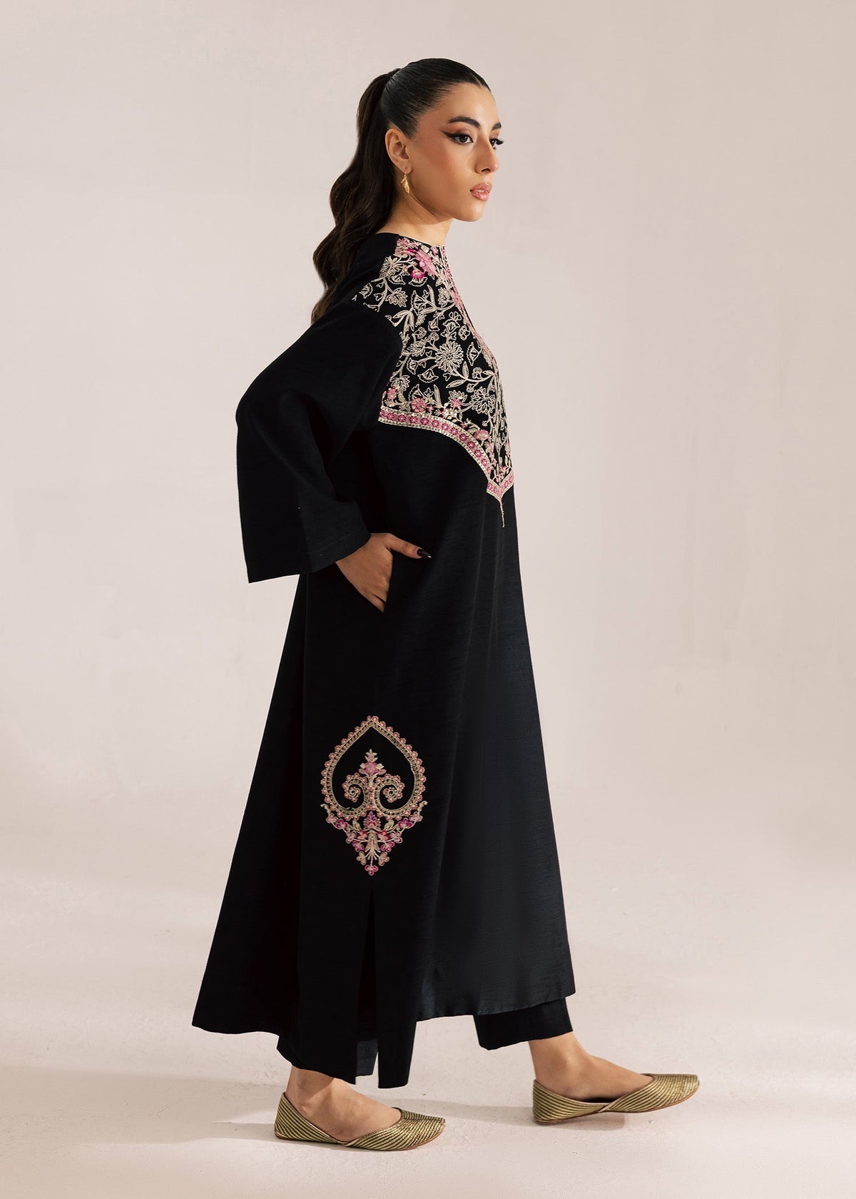 Sadaf Fawad Khan | Silk Luxury Pret 26 | Sahra, image 2