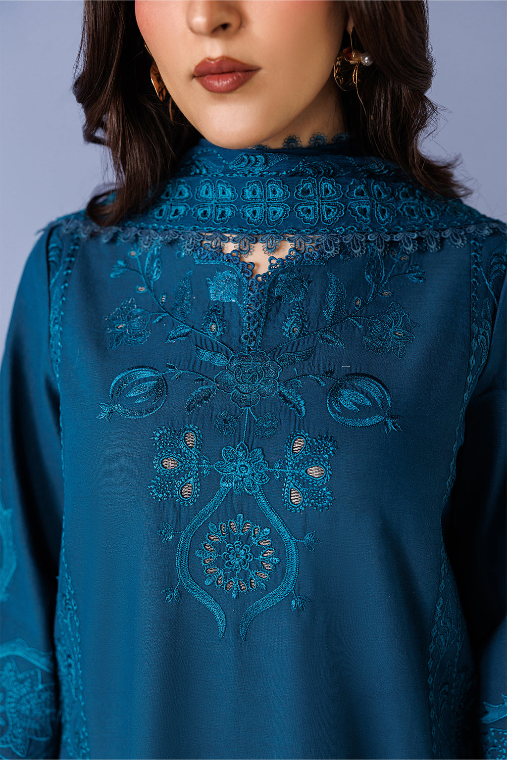 Emaan Adeel | Elevated Essentials 26 | AVENOIR-3