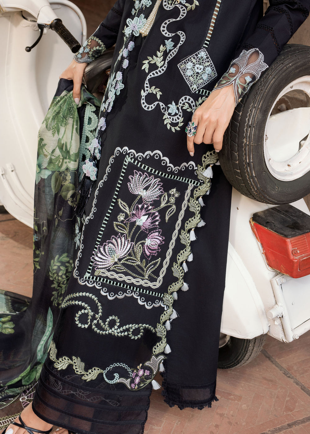 Saira Shakira | Bloom Lawn | ELISE 1A, image 5