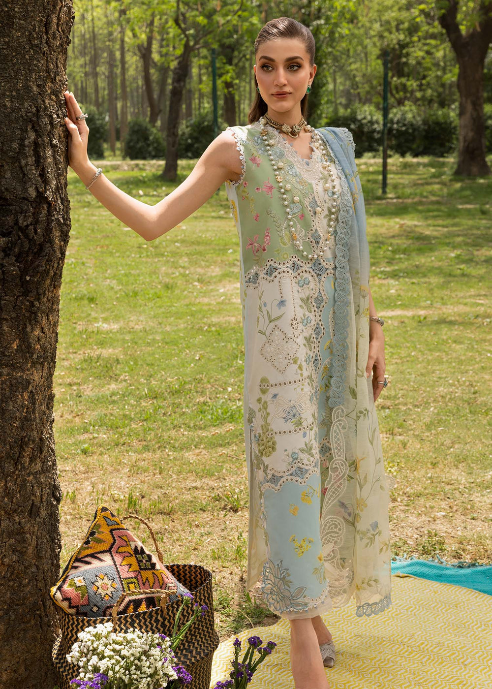 Saira Shakira | Bloom Lawn | LANA 1A, image 4