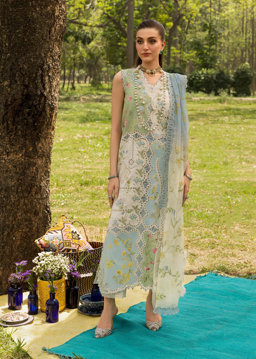 Saira Shakira | Bloom Lawn | LANA 1A, image 6