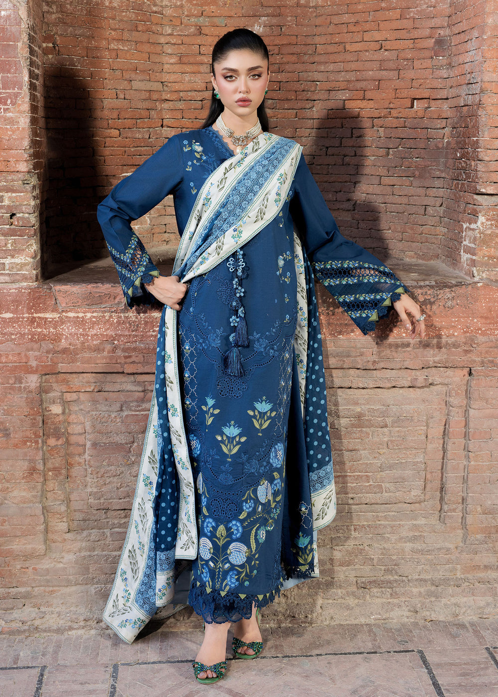 Saira Shakira | Bloom Lawn | LILY 1A, image 3