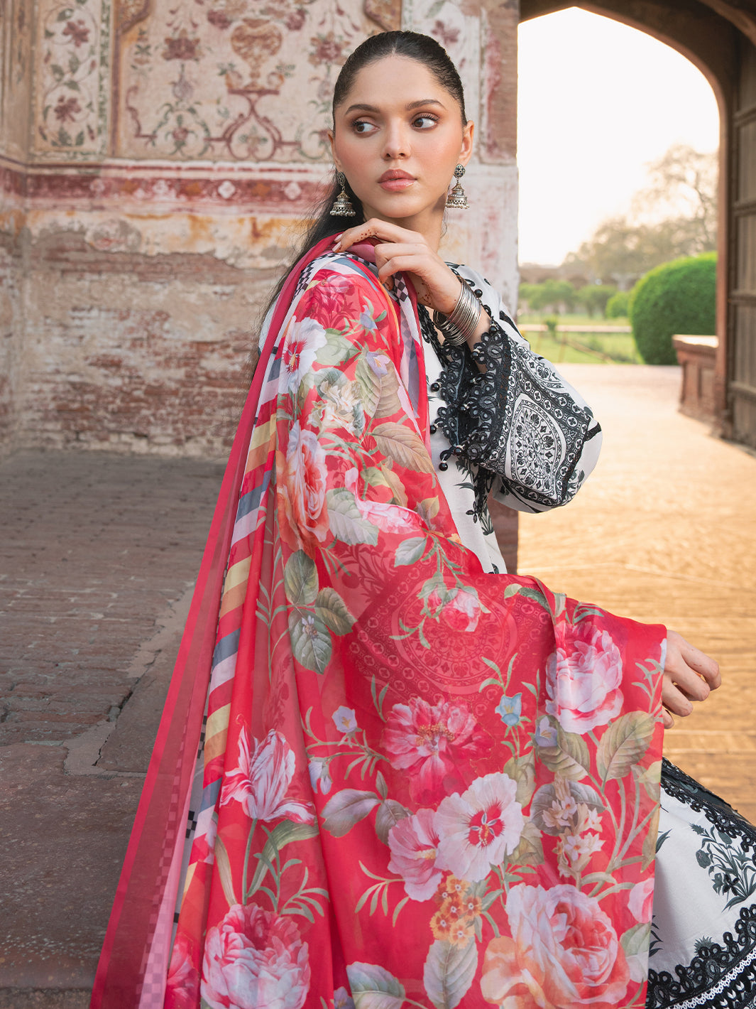 Bin Ilyas | Naqsh Naaz Luxury Lawn 25 | 2082 - A -  Bin Ilyas Ladies Clothes - Original Designer Dress - House of Maryam