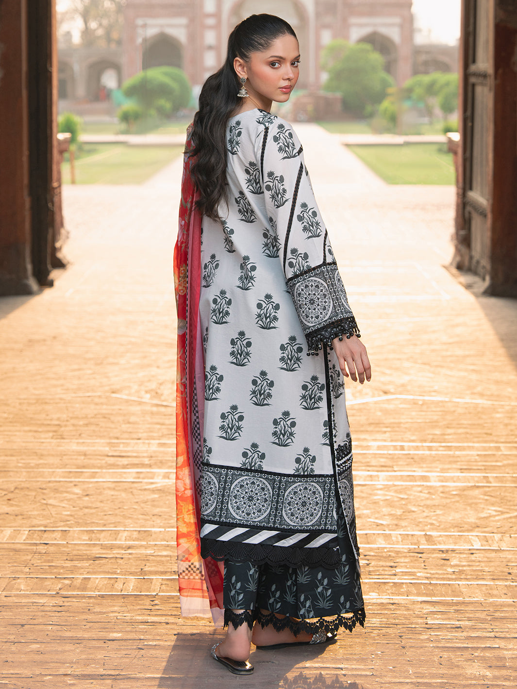Bin Ilyas | Naqsh Naaz Luxury Lawn 25 | 2082 - A -  Bin Ilyas Ladies Clothes - Original Designer Dress - House of Maryam