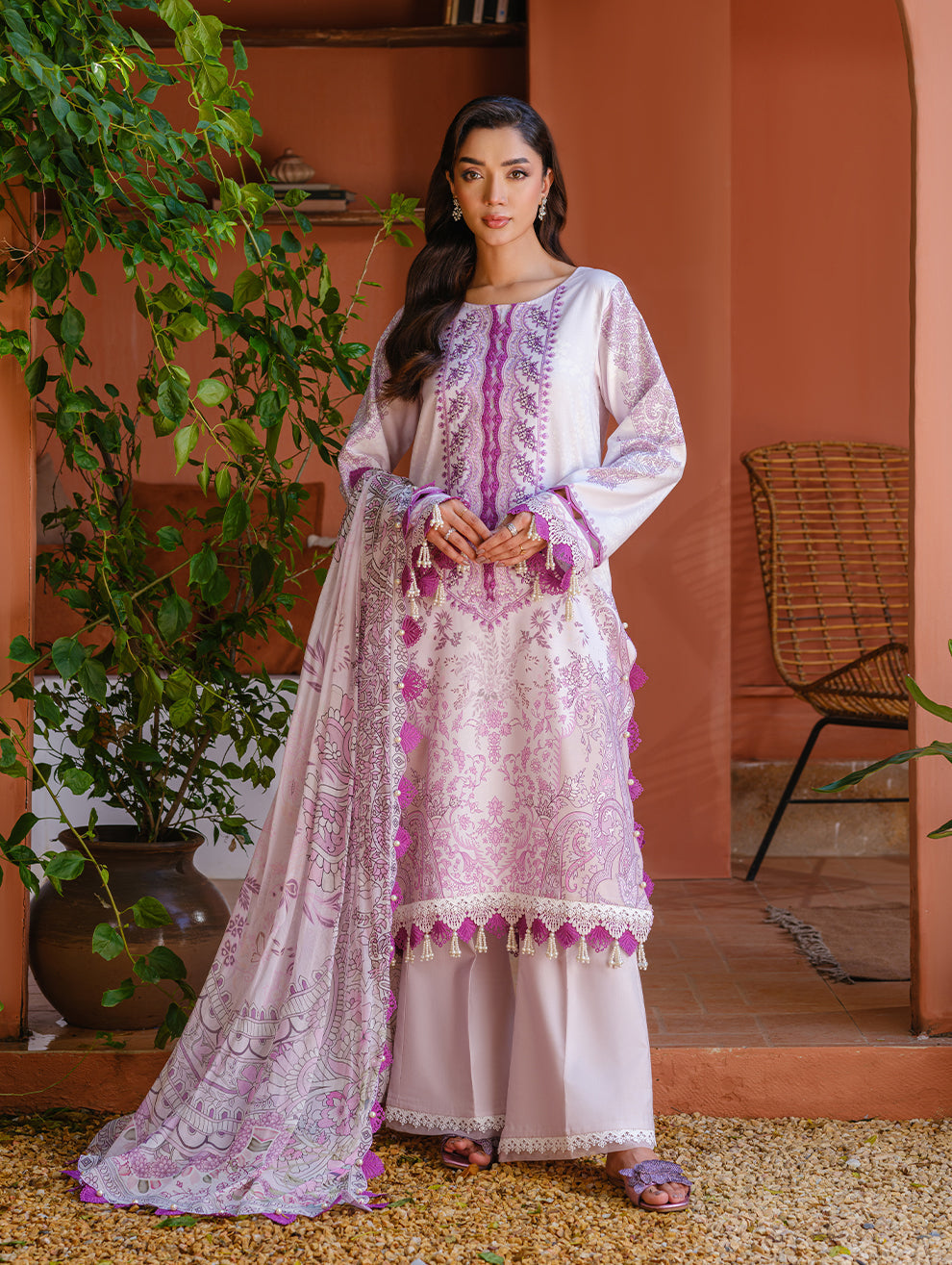 Jade | Cambric 25 | URBANE EMBROIDERED CAMBRIC 25 PNK