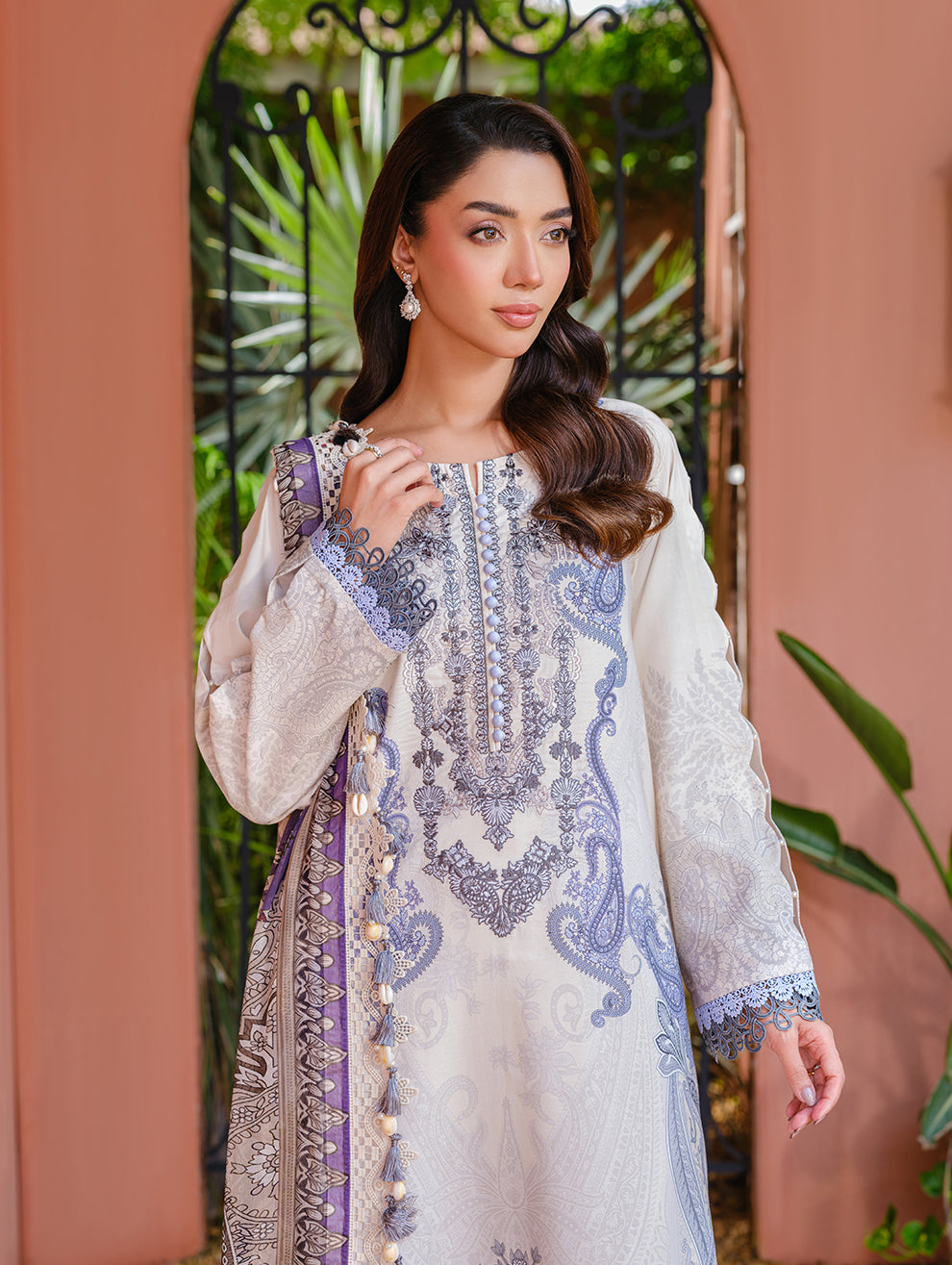 Jade | Cambric 25 | URBANE EMBROIDERED CAMBRIC 25 IV, image 3