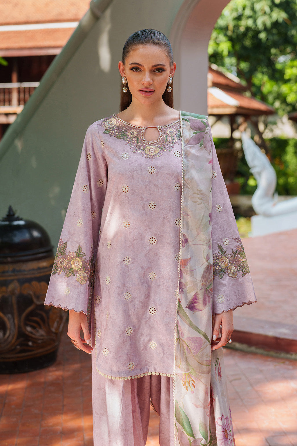 Iznik | lawn 26 | UE-278, image 3