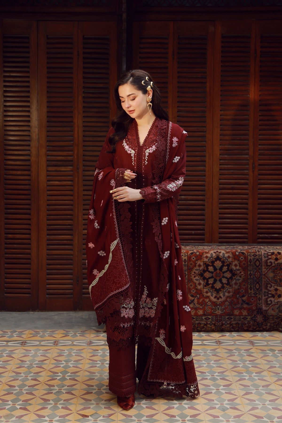 Maryam Hussain | Winter Shawl 25 | Taali, image 2