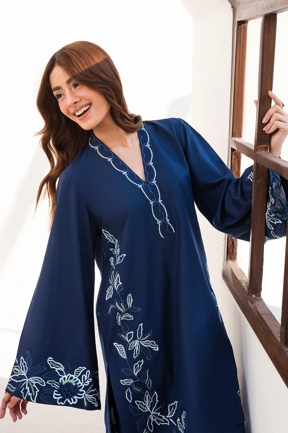 Azure | Chic Essentials | Ink Drip, image 7