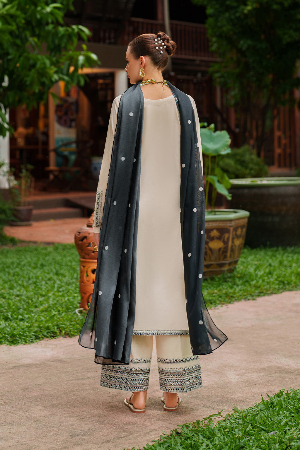 Iznik | lawn 26 | UE-515-2