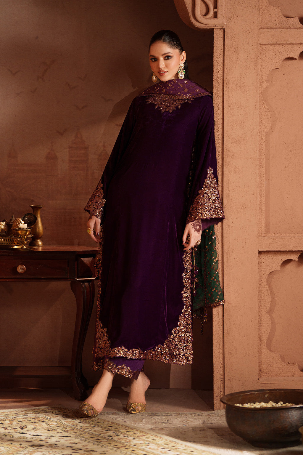 Iznik | Velvet 25 | IV-57 Embroidered Velvet, image 3
