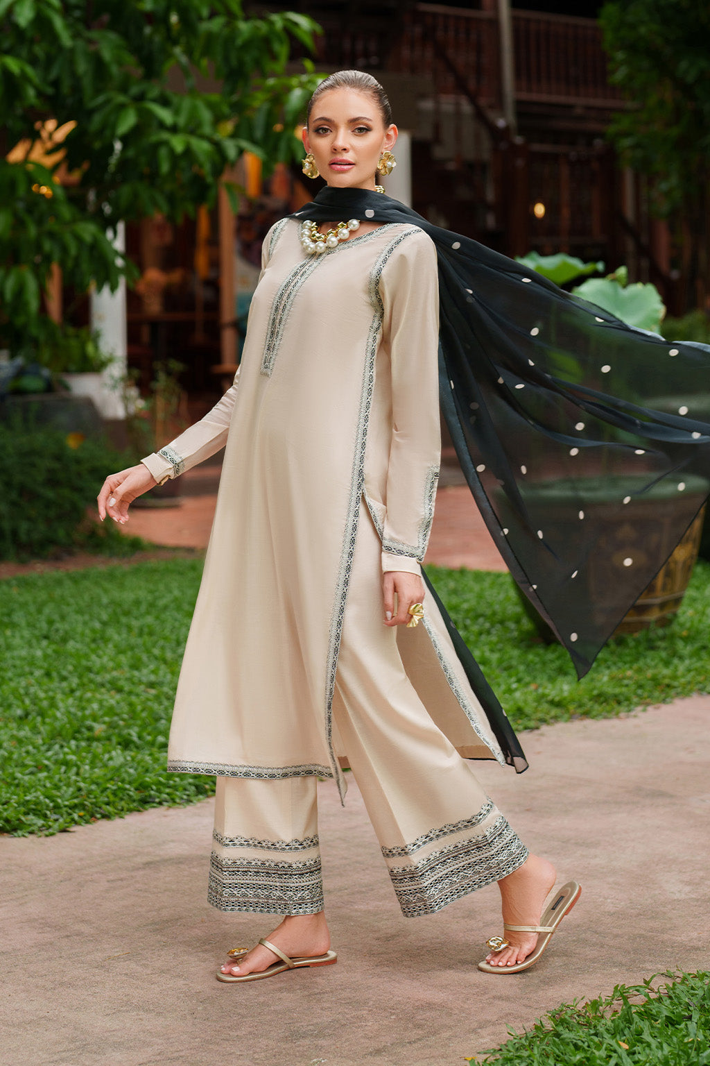 Iznik | lawn 26 | UE-515, image 6
