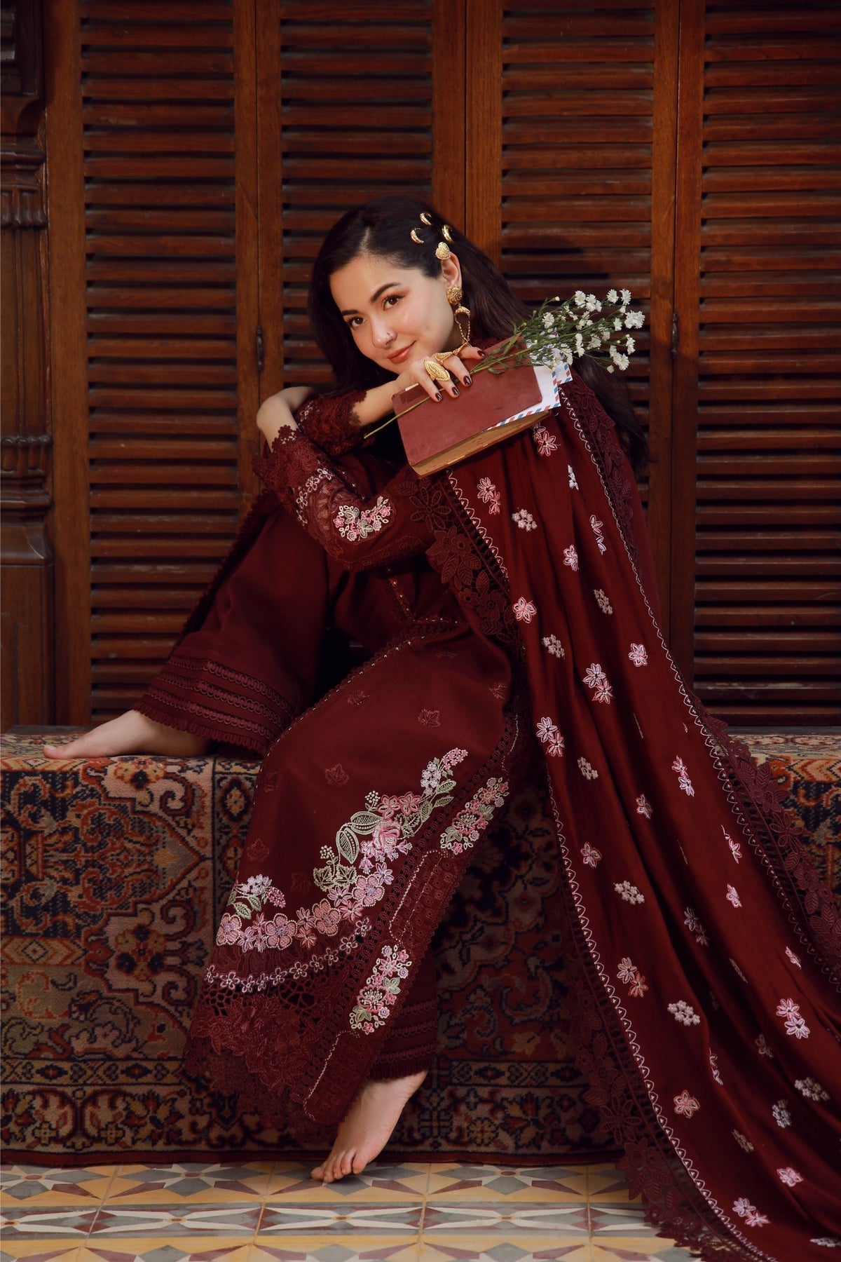 Maryam Hussain | Winter Shawl 25 | Taali, image 4