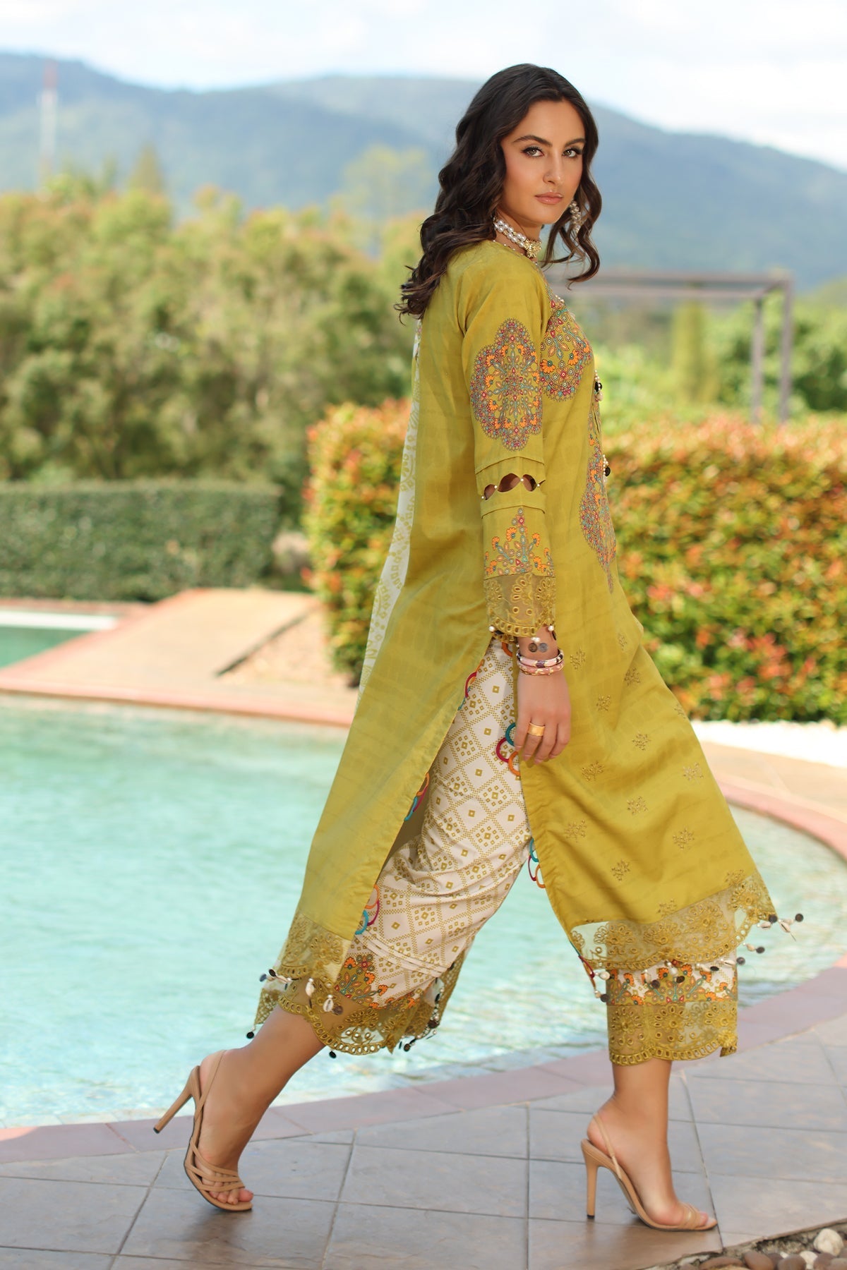 Charizma | Aniq Lawn | AN6-01-2