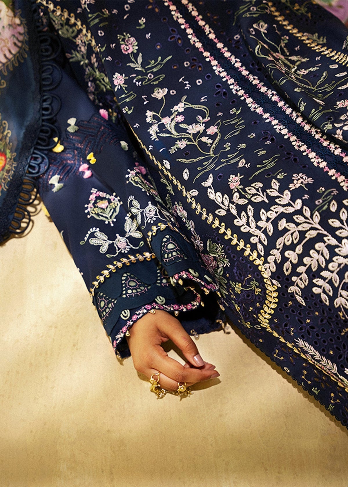 Suffuse Ena deep blue embroidered lawn suit, photo 4