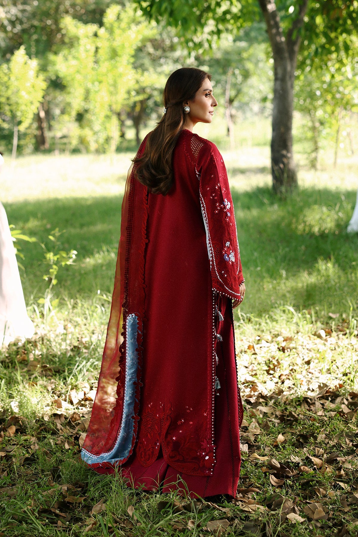 Afrozeh Halia red embroidered lawn suit, photo 2