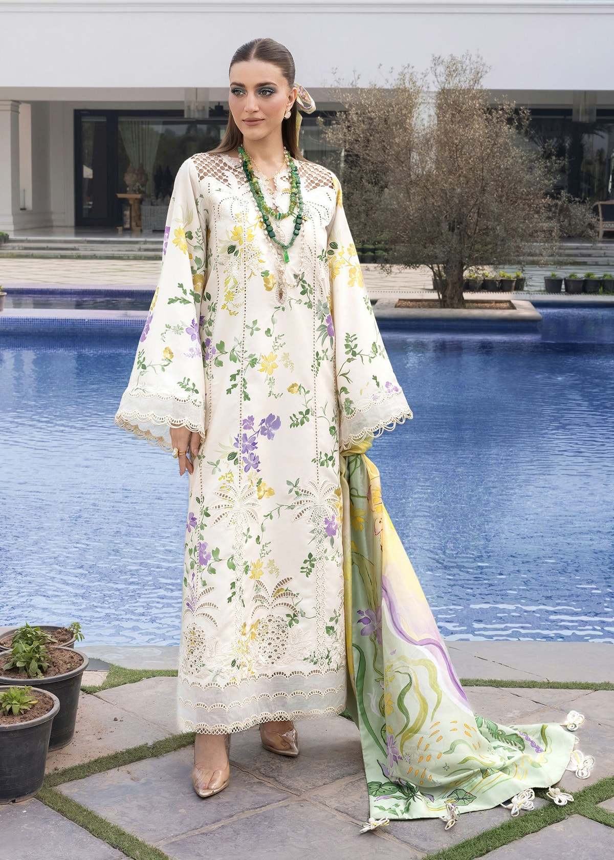 Crimson | flow lawn 26 | TROPIC TEASE - D4A