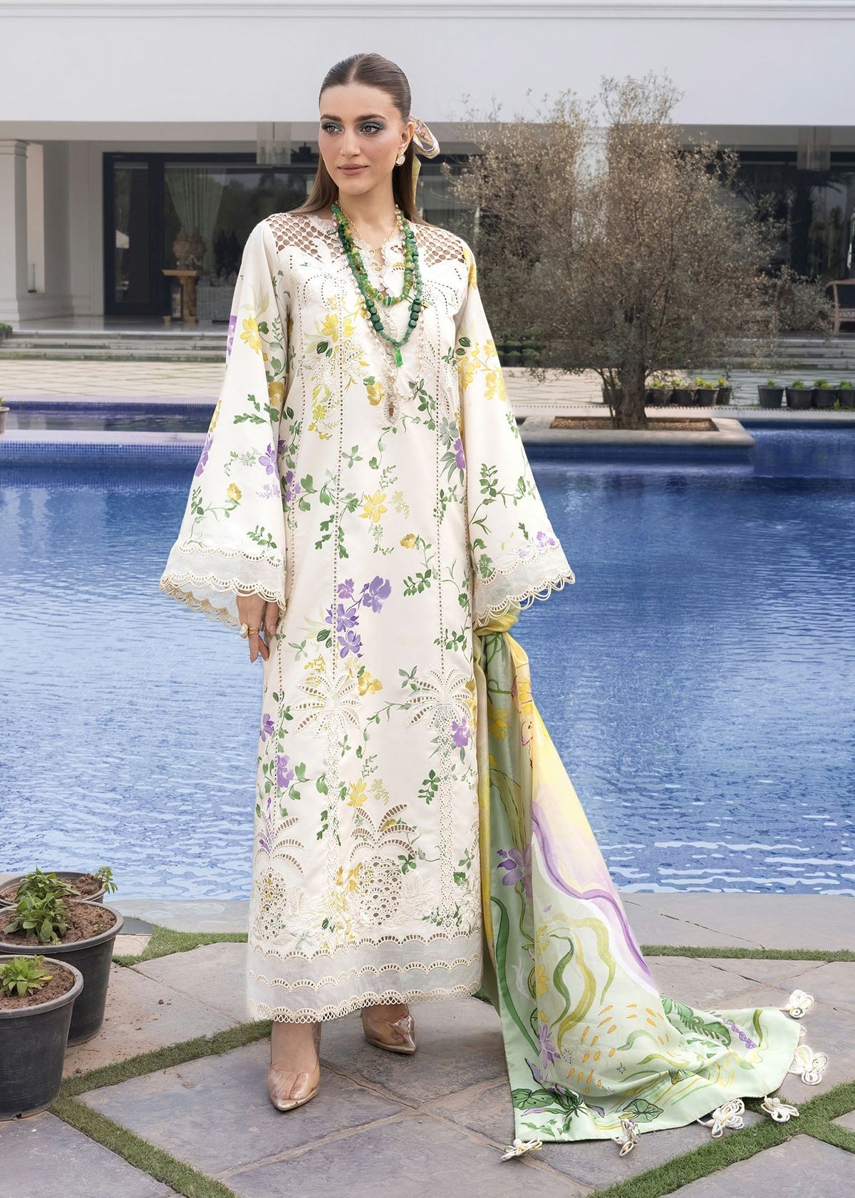 Crimson | flow lawn 26 | TROPIC TEASE - D4A