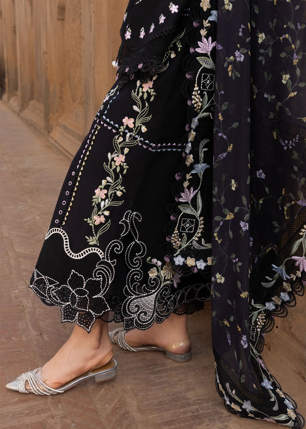 Crimson | flow lawn 26 | FLORAL SERENITY - D1A, image 4