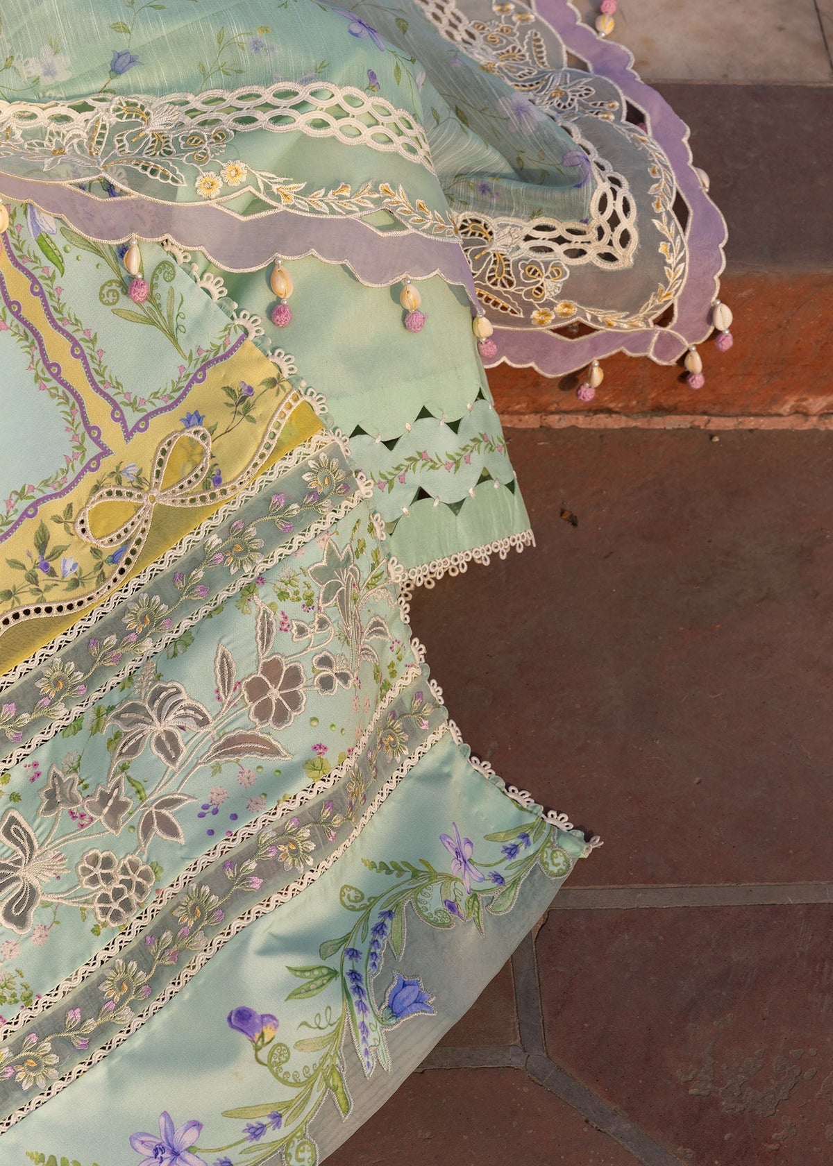 Crimson | flow lawn 26 | SUN-KISSED LETTER-D9B-4