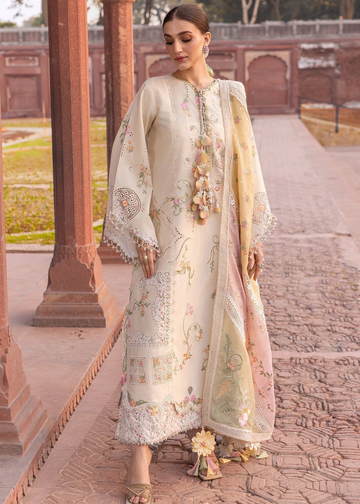 Crimson | flow lawn 26 | MANIFESTED MEADOWS - D7A