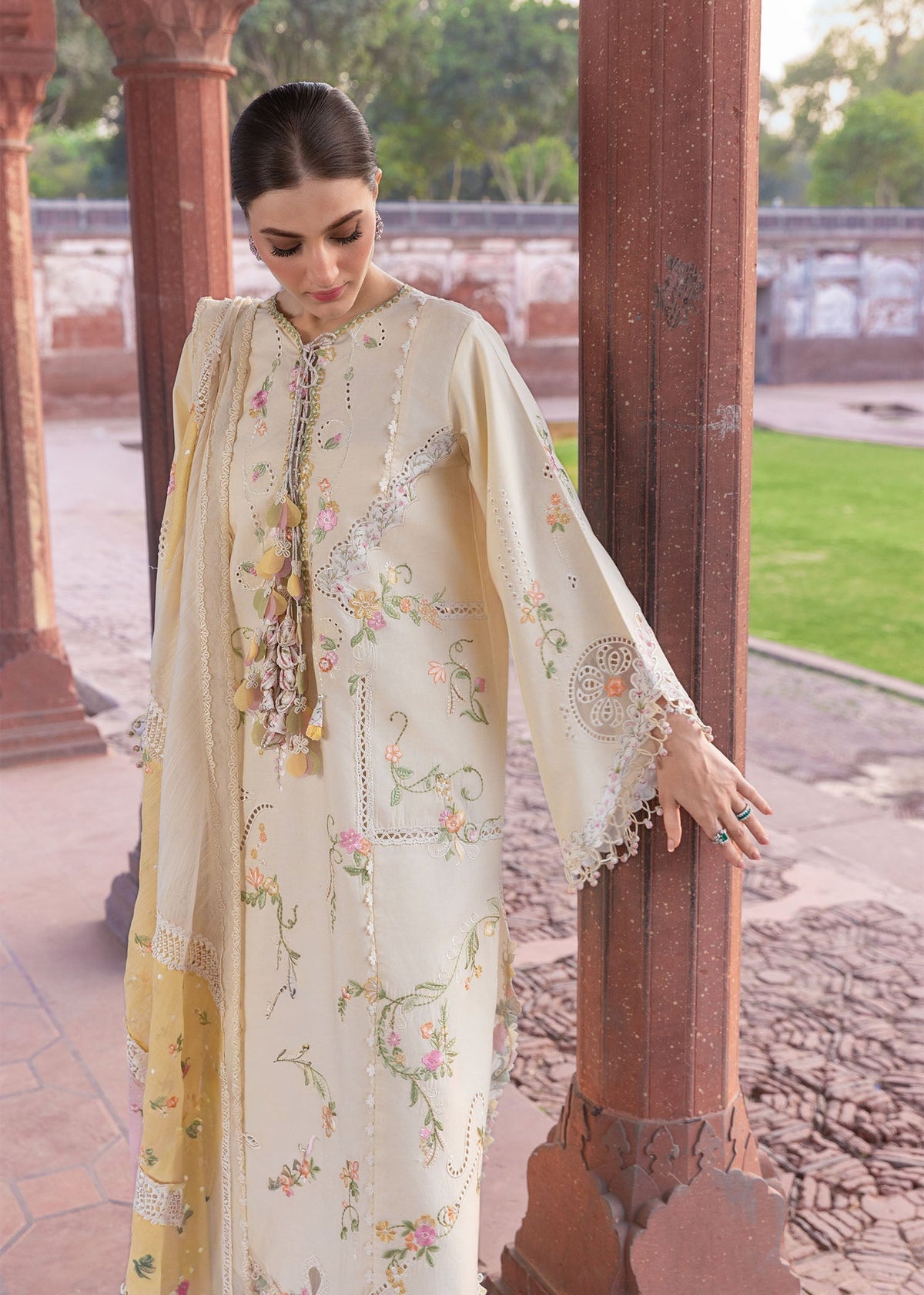 Crimson | flow lawn 26 | MANIFESTED MEADOWS - D7A, image 3