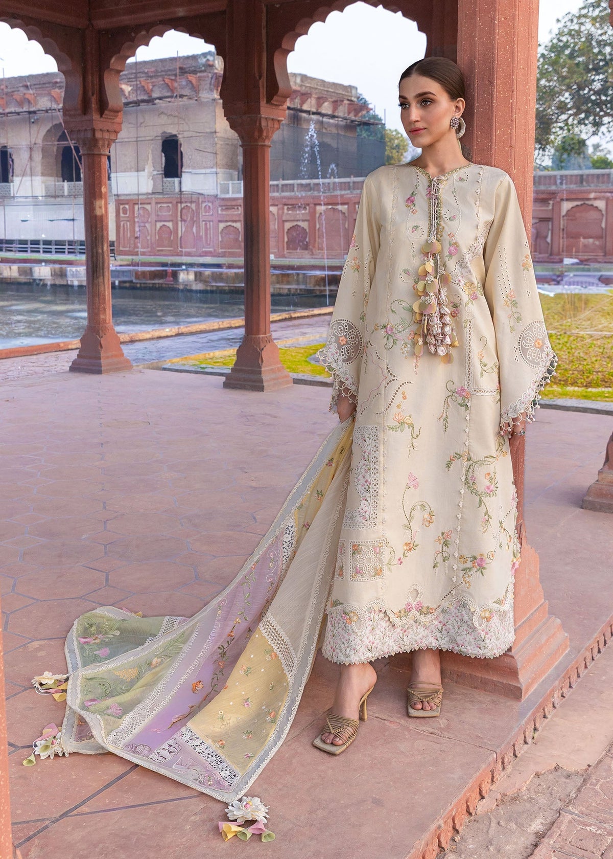 Crimson | flow lawn 26 | MANIFESTED MEADOWS - D7A, image 4