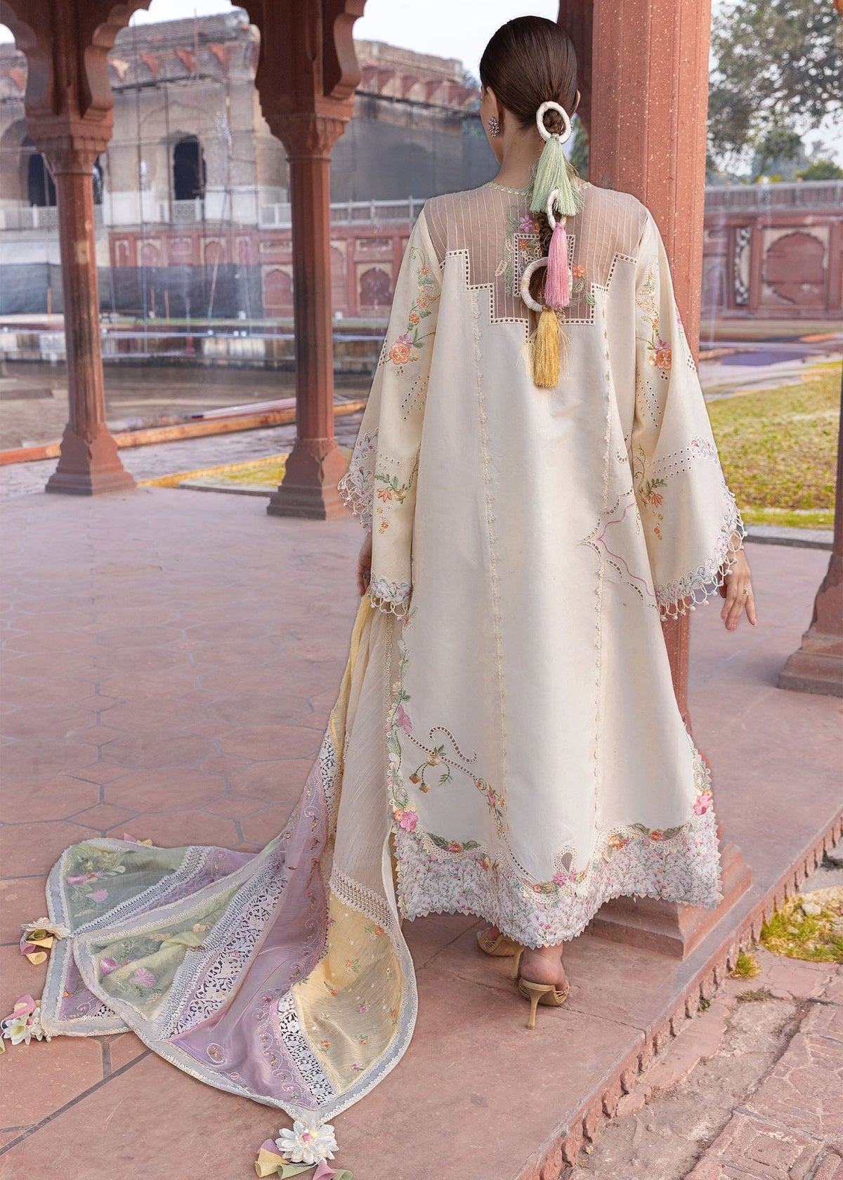 Crimson | flow lawn 26 | MANIFESTED MEADOWS - D7A, image 2