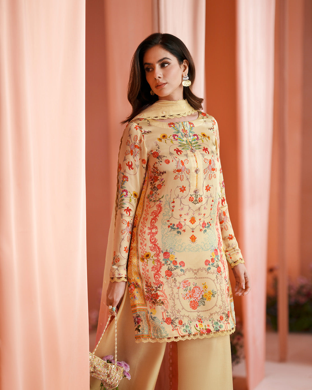 Faiza Saqlain | Roim Pret | Resal-3