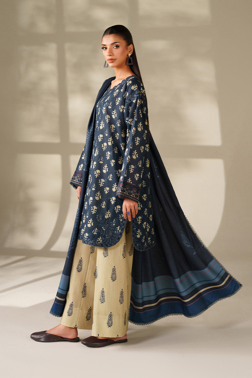 Iznik | Winter Chapter 25 | UE-560 Printed Khaddar, image 2
