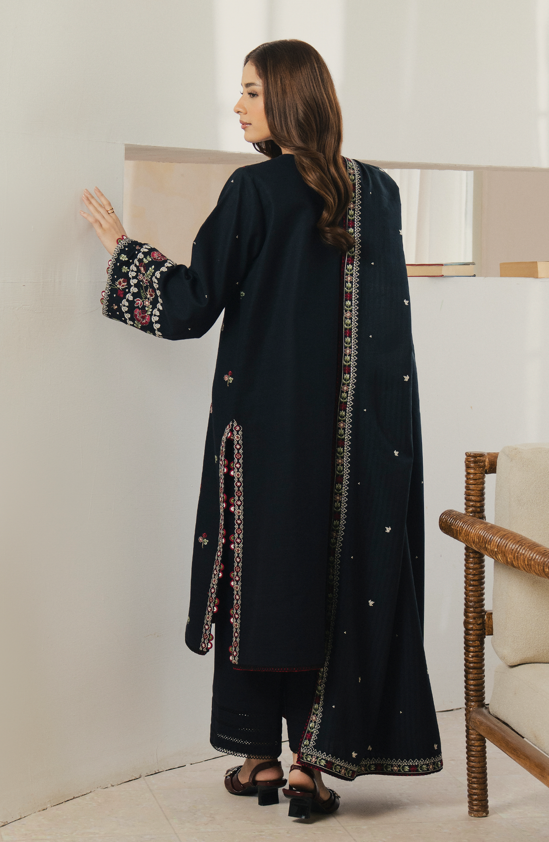 Seran | Winter Embroidered 25 | Noirelle