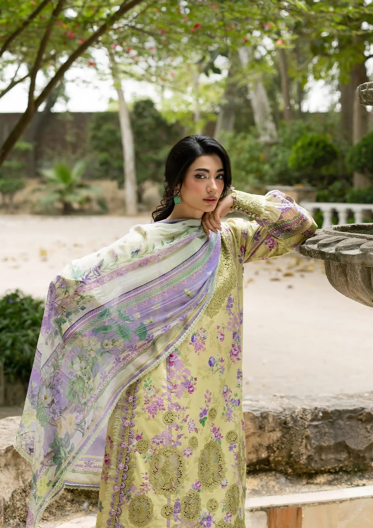 Elaf Premium | Signature Embroidered Lawn with Chiffon Collection 26 | ESG-8A OLIVIA, image 3