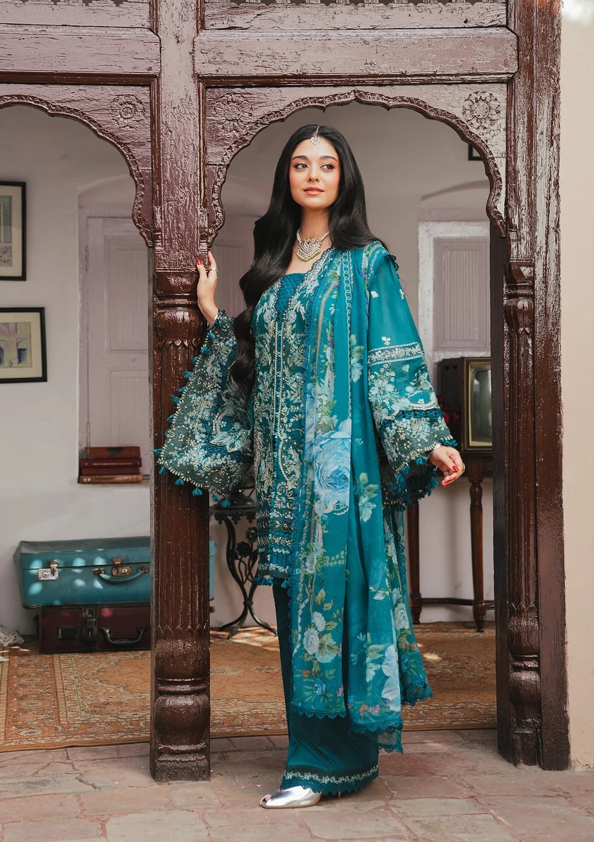 Kahf Premium | Ek Fasana Luxury Lawn 26 | KLB-5A MORNI, image 4