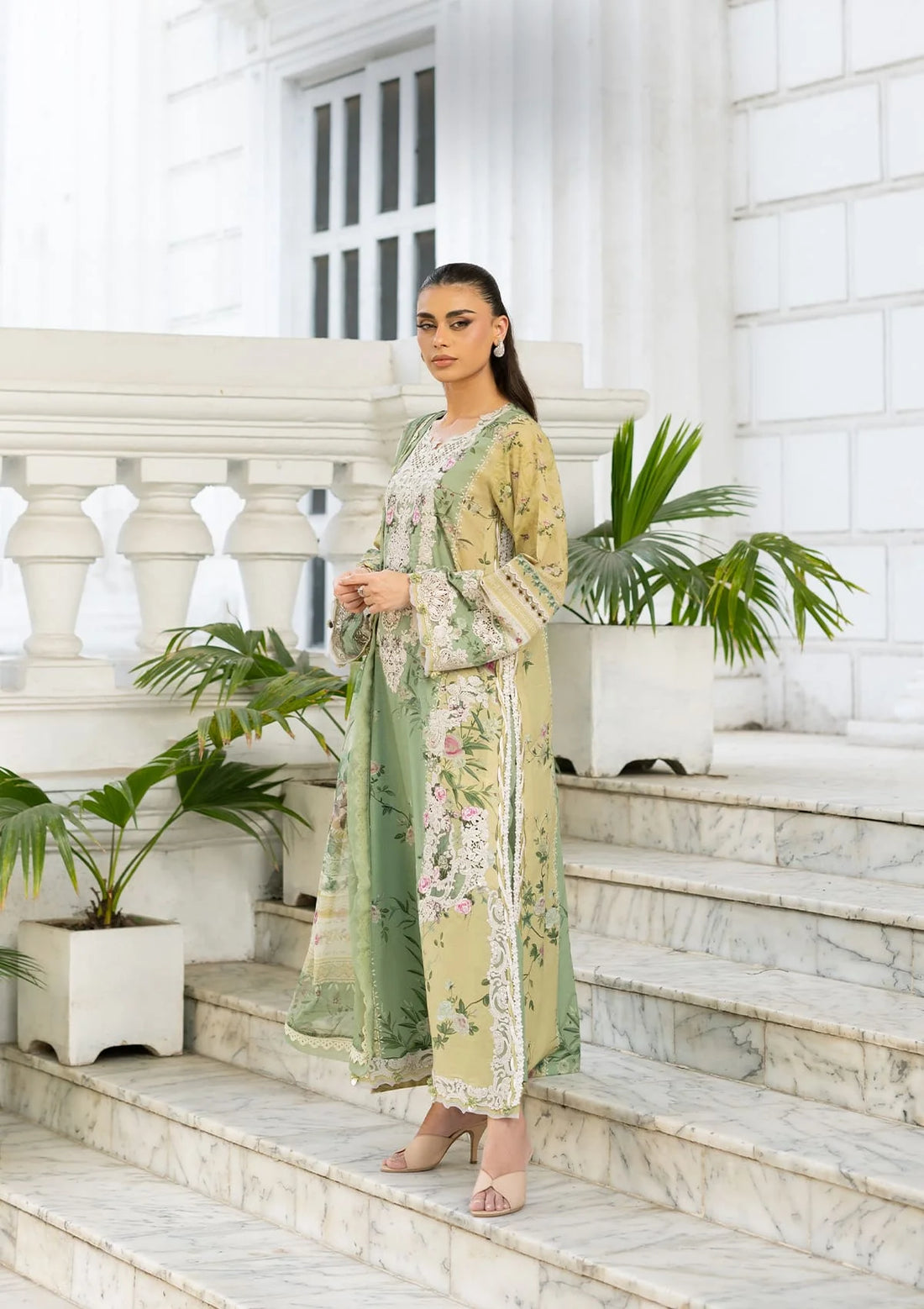Elaf Premium | Signature Embroidered Lawn with Chiffon Collection 26 | ESG-1A ELARA, image 4
